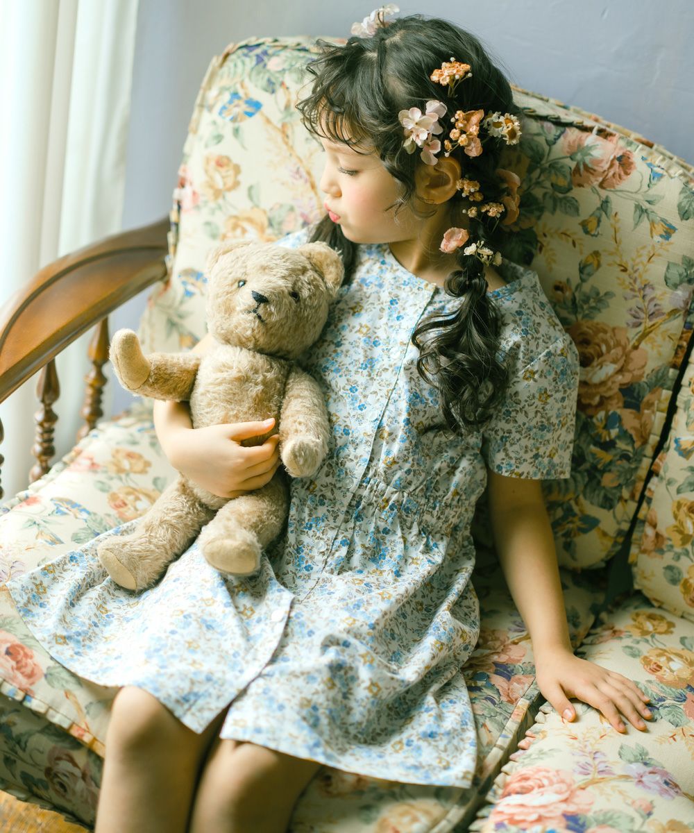 ベビー服 女の子 綿100％ 小花柄 ボタン開き ワンピース ブルー(61) モデル画像アップ