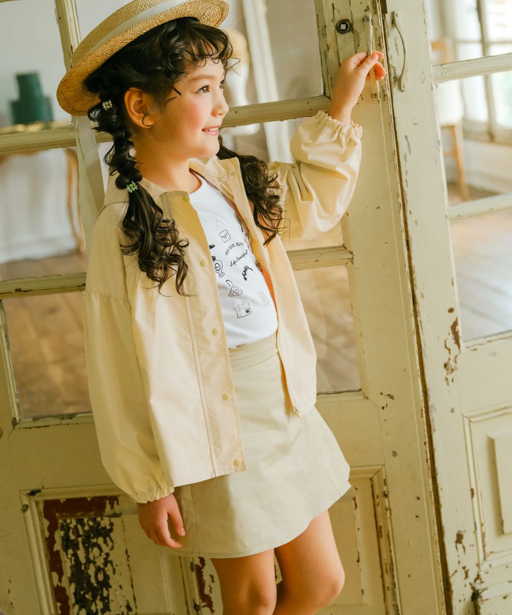 子供服 女の子 フード取り外し可能 ジップアップパーカー ベージュ(51) モデル画像全身