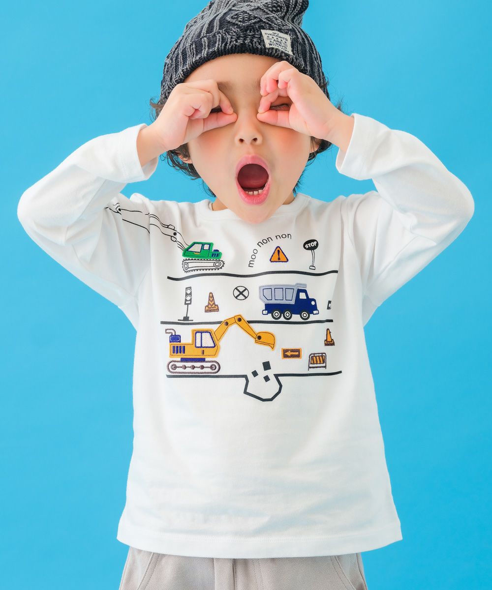 ベビー服 男の子 働く車 アップリケ 長袖Tシャツ オフホワイト(11) モデル画像アップ