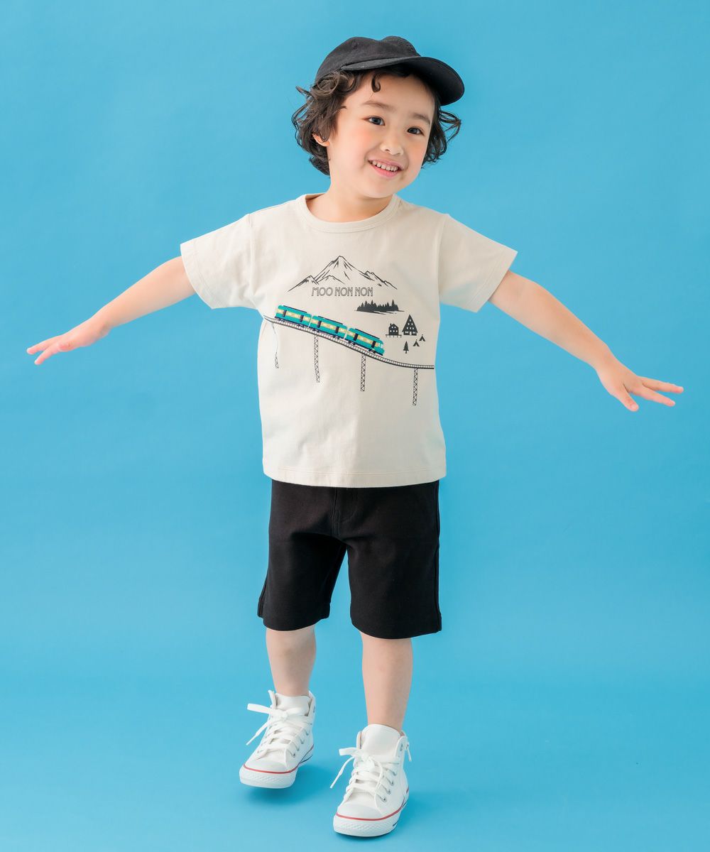 ベビー服 男の子 綿100％ 電車 アップリケ ＆ 山 モチーフ Tシャツ ベージュ(51) モデル画像2
