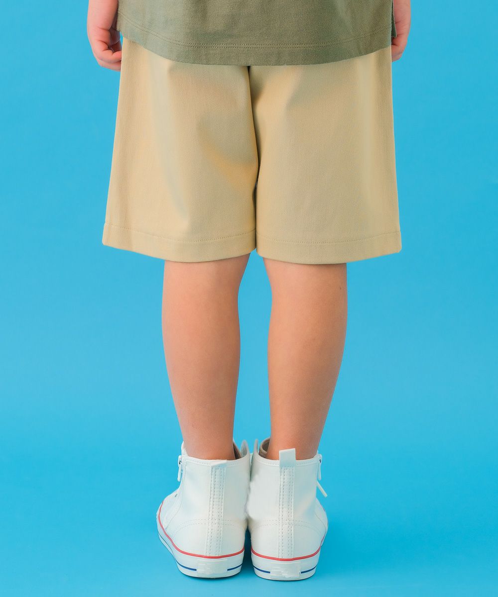 子供服 男の子 ロゴ付きポケット ハーフパンツ ベージュ(51) モデル画像全身