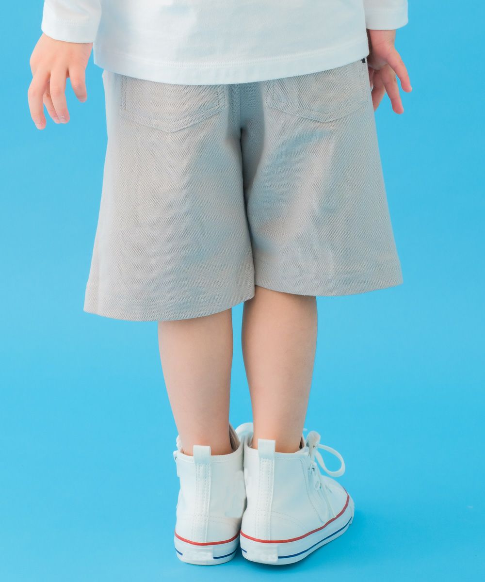 ベビー服 男の子 綿100％ ロゴ ハーフ丈 パンツ グレー(09) モデル画像全身