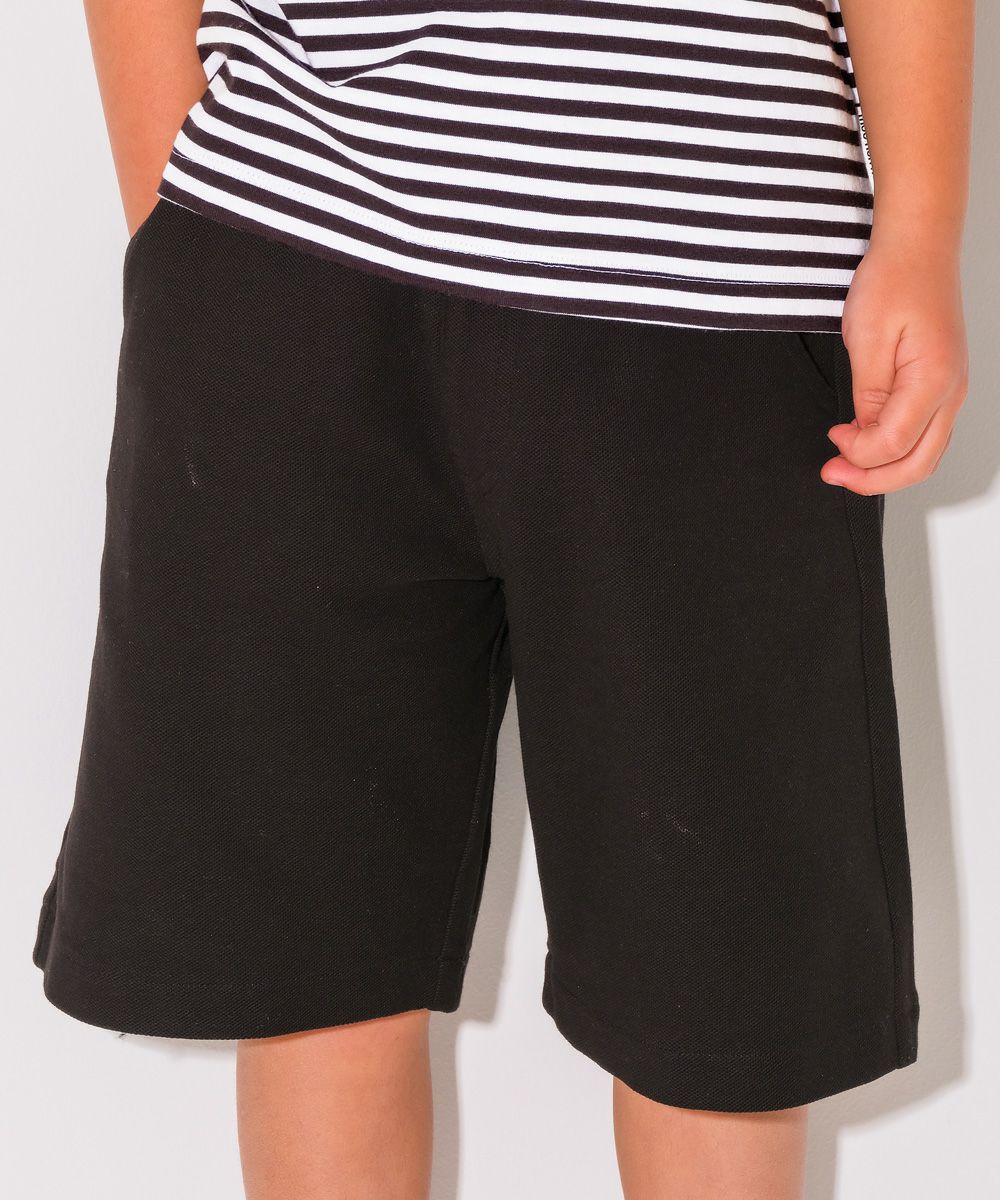 ベビー服 男の子 綿100％ ロゴ ハーフ丈 パンツ ブラック(00) モデル画像アップ