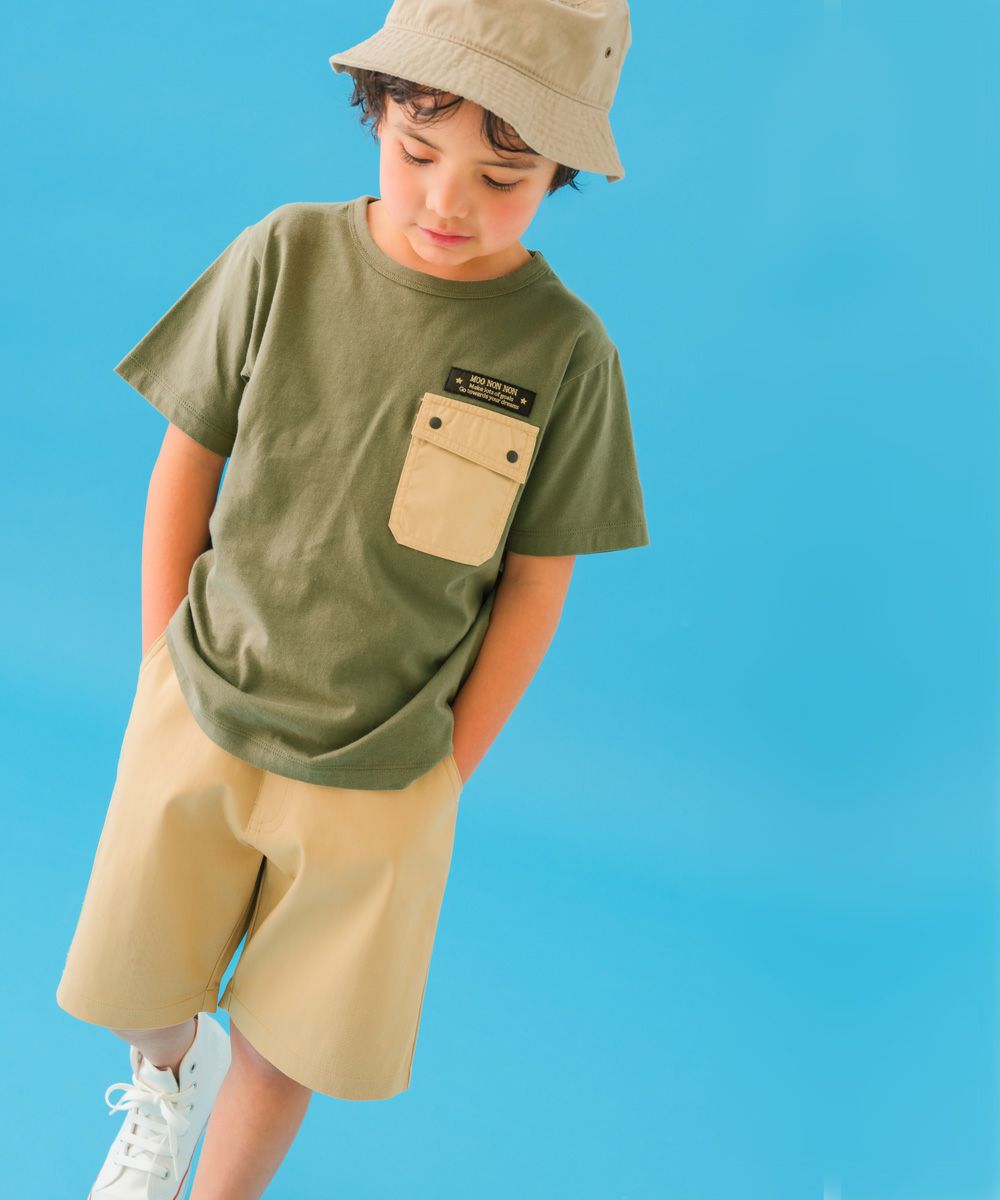 子供服 男の子 ロゴアップリケ ＆ フタつき ポケット Tシャツ カーキ(82) モデル画像全身