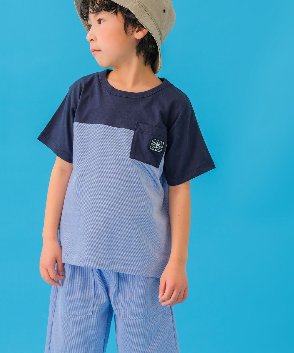 子供服 男の子 バイカラー ストライプ アップリケ Tシャツ ブルー(61) モデル画像全身