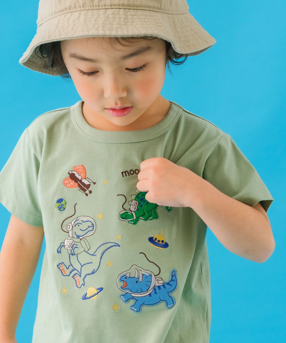 ベビー服 男の子 宇宙 ＆ 恐竜 綿100％ Tシャツ グリーン(08) モデル画像全身
