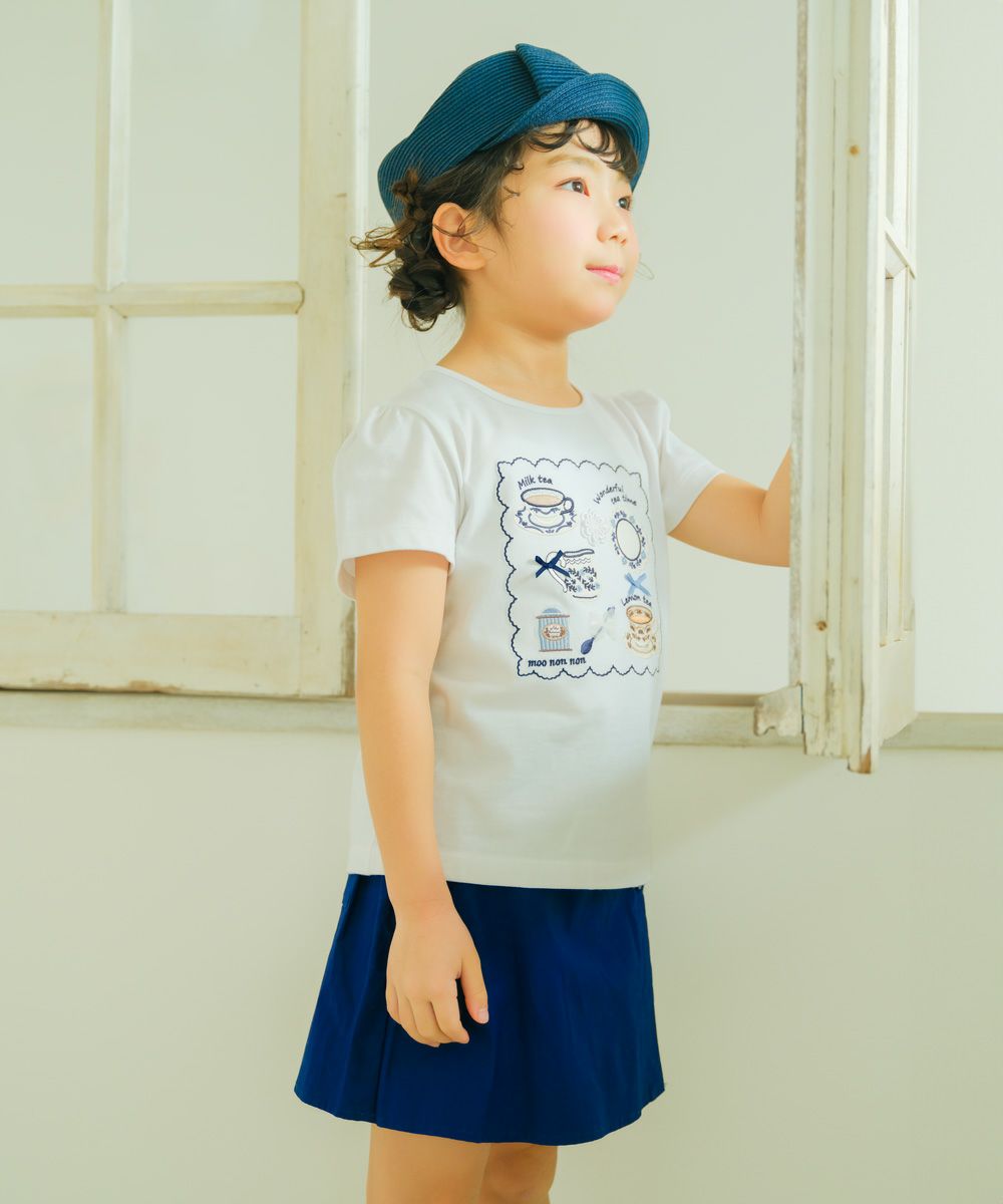 子供服 女の子 刺繍 ＆ アップリケ ティーカップ 半袖Tシャツ オフホワイト(11) モデル画像全身