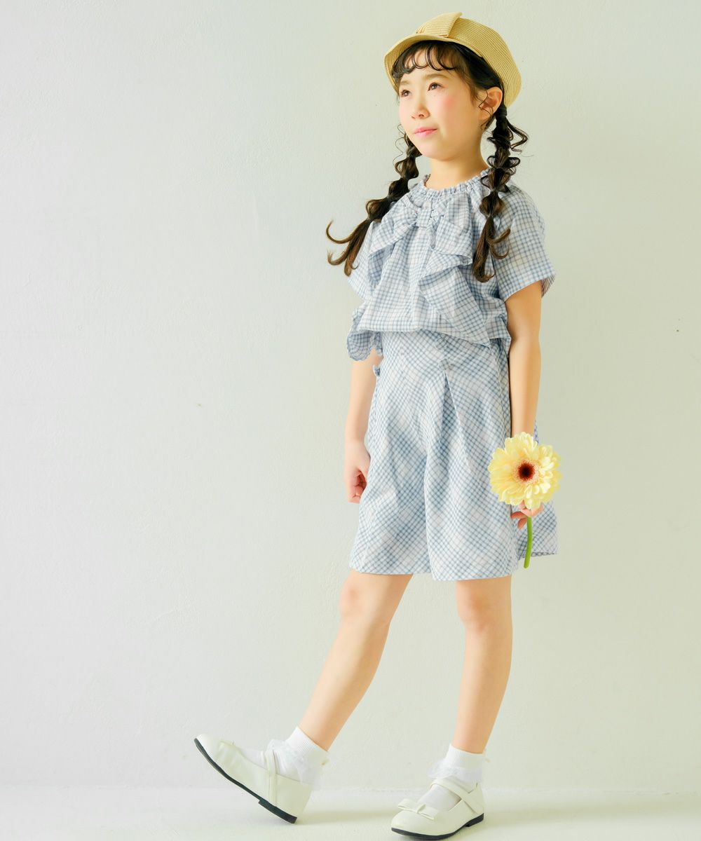子供服 女の子 綿100％ リボン ＆ チェック ブラウス ブルー(61) モデル画像全身
