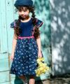 子供服 女の子 日本製 綿100％ リバティプリント使用 花柄 フリル ワンピース ネイビー(06) モデル画像アップ