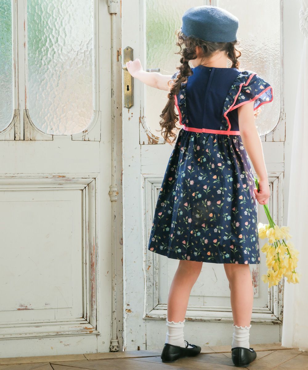 子供服 女の子 日本製 綿100％ リバティプリント使用 花柄 フリル ワンピース ネイビー(06) モデル画像3