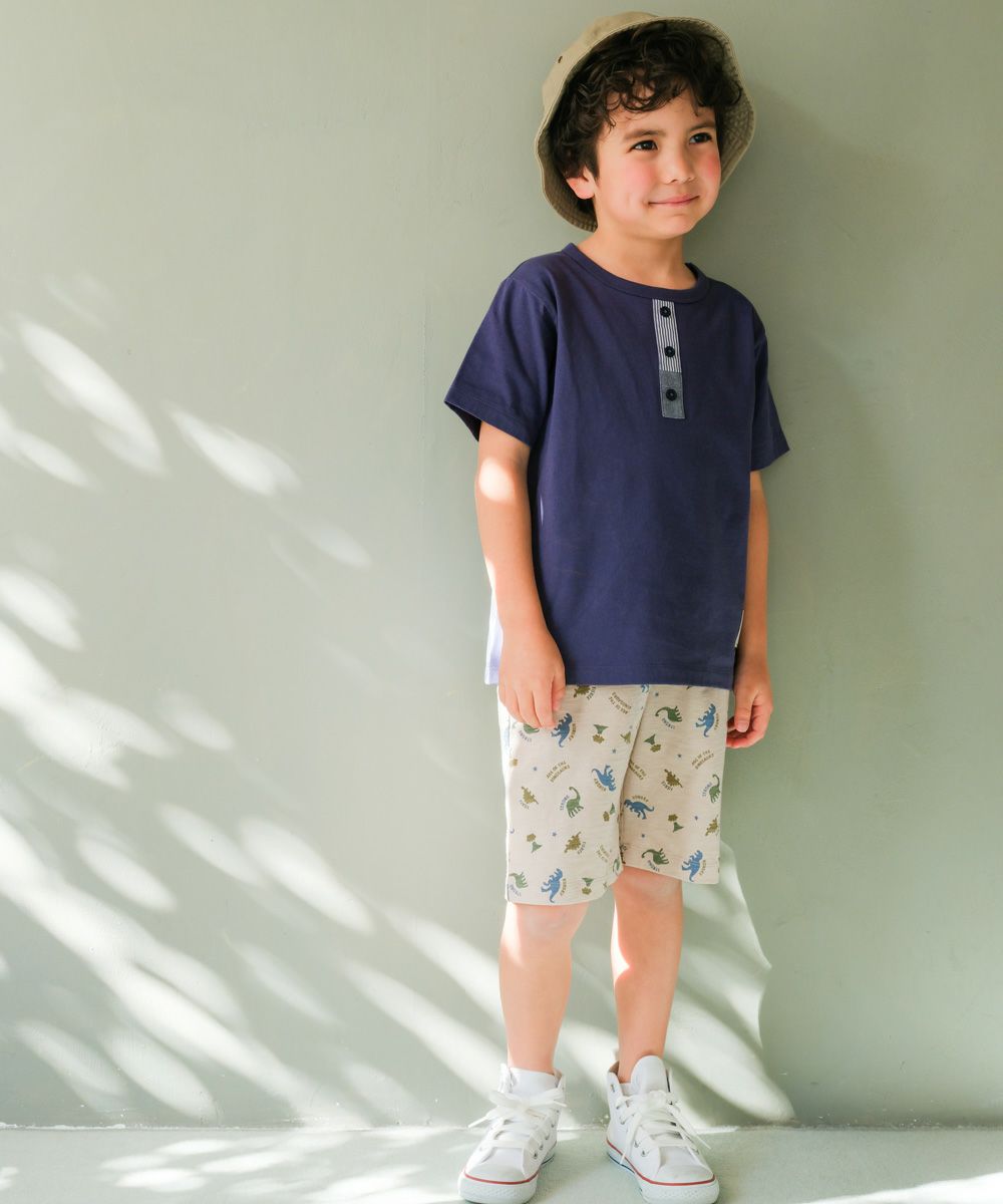ベビー服 男の子 綿100％ 恐竜シルエット ハーフパンツ ベージュ(51) モデル画像アップ