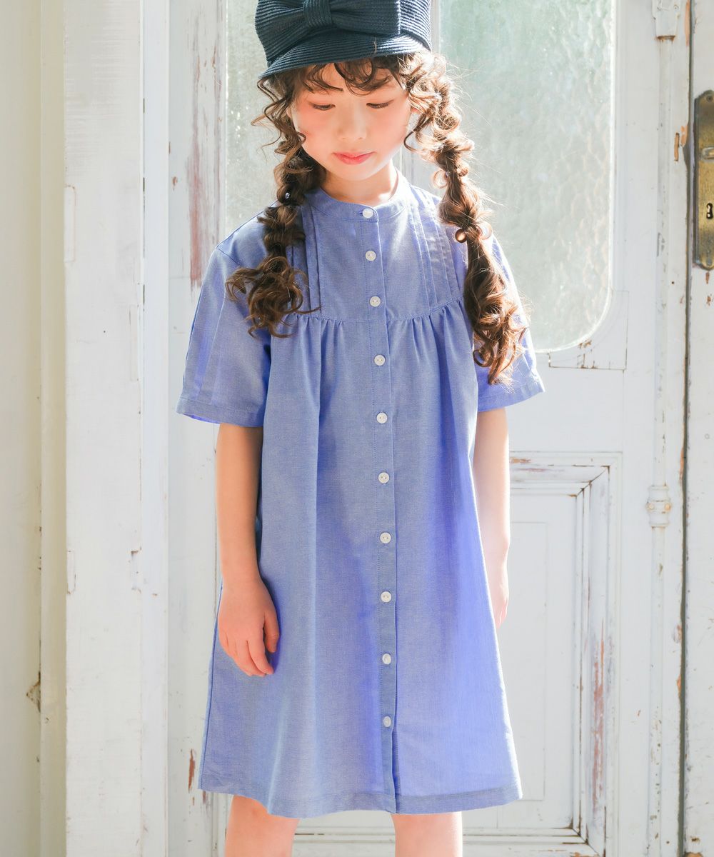 ベビー服 女の子 丸首 前開き シャツワンピース ブルー(61) モデル画像アップ