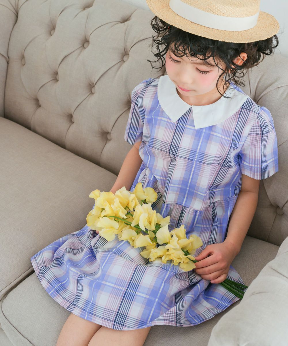 子供服 女の子 チェック柄 襟付き ワンピース ブルー(61) モデル画像全身