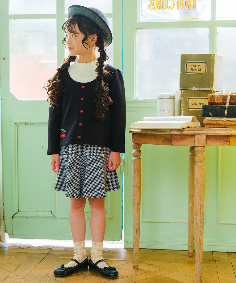 ベビー服 女の子 千鳥柄 リボン付き キュロットパンツ ホワイト×ブラック(10) モデル画像全身