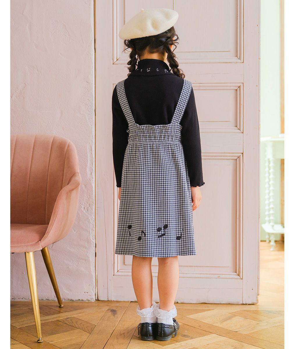 ベビー服 女の子 千鳥柄 音符刺繍 ワンピース ホワイト×ブラック(10) モデル画像全身