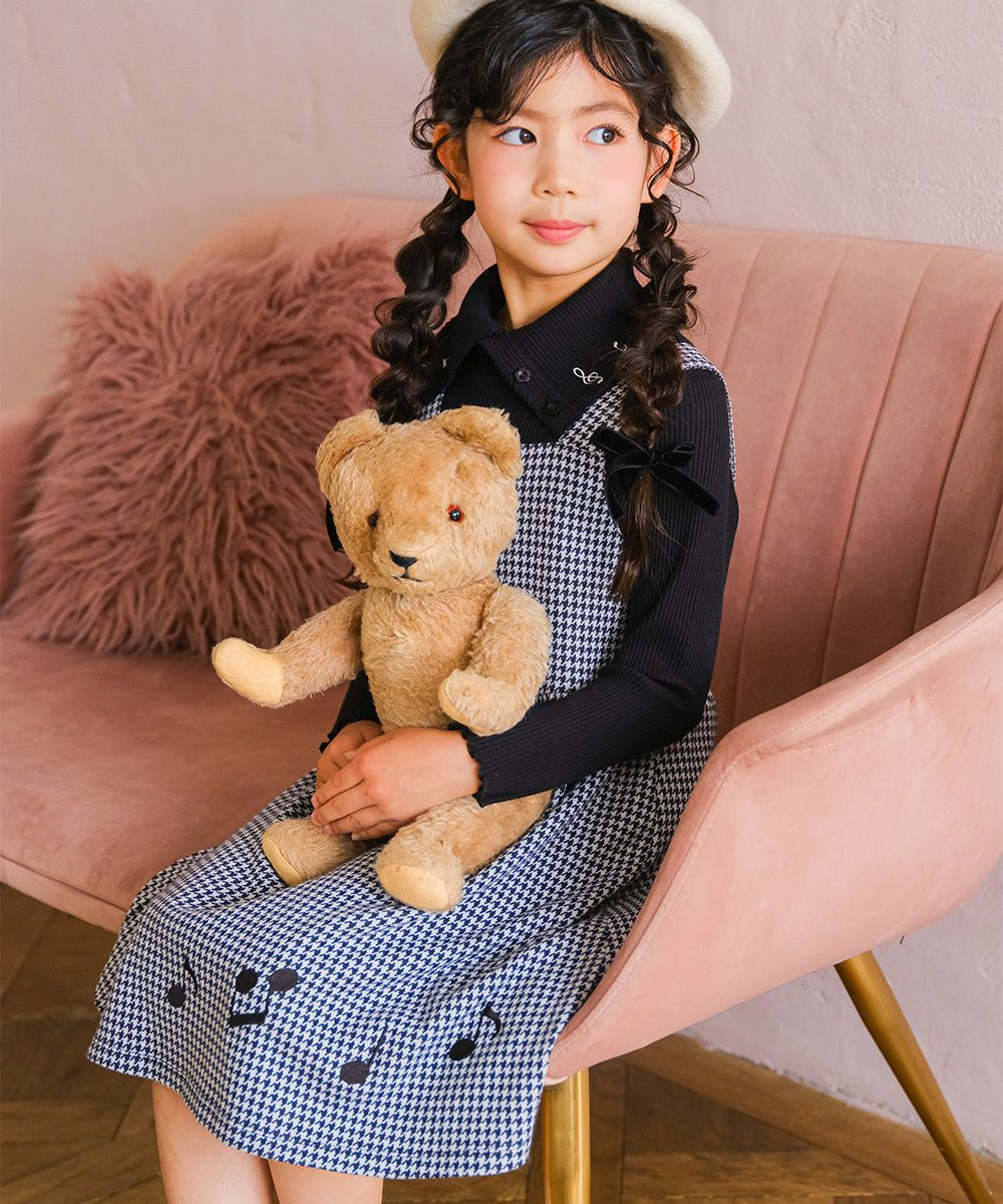 ベビー服 女の子 千鳥柄 音符刺繍 ワンピース ホワイト×ブラック(10) モデル画像1