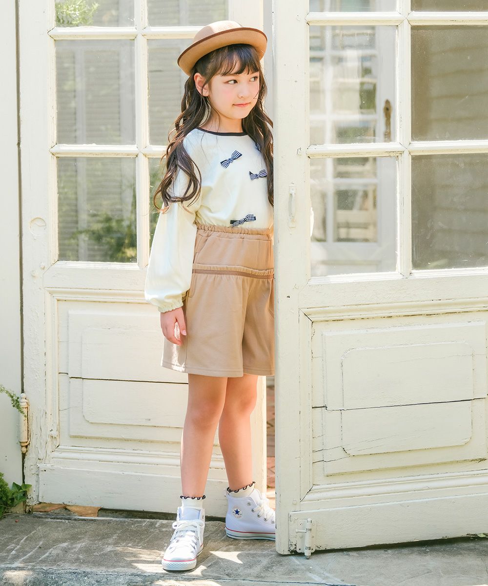 子供服 女の子 子ども服 キッズ ジュニア チェック リボン つき ギャザー パフスリーブ ふんわり袖 オフホワイト(11) モデル画像全身