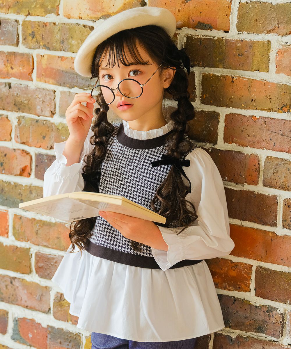 ベビー服 女の子 千鳥柄 音符刺繍 重ね着風Tシャツ ホワイト×ブラック(10) モデル画像アップ