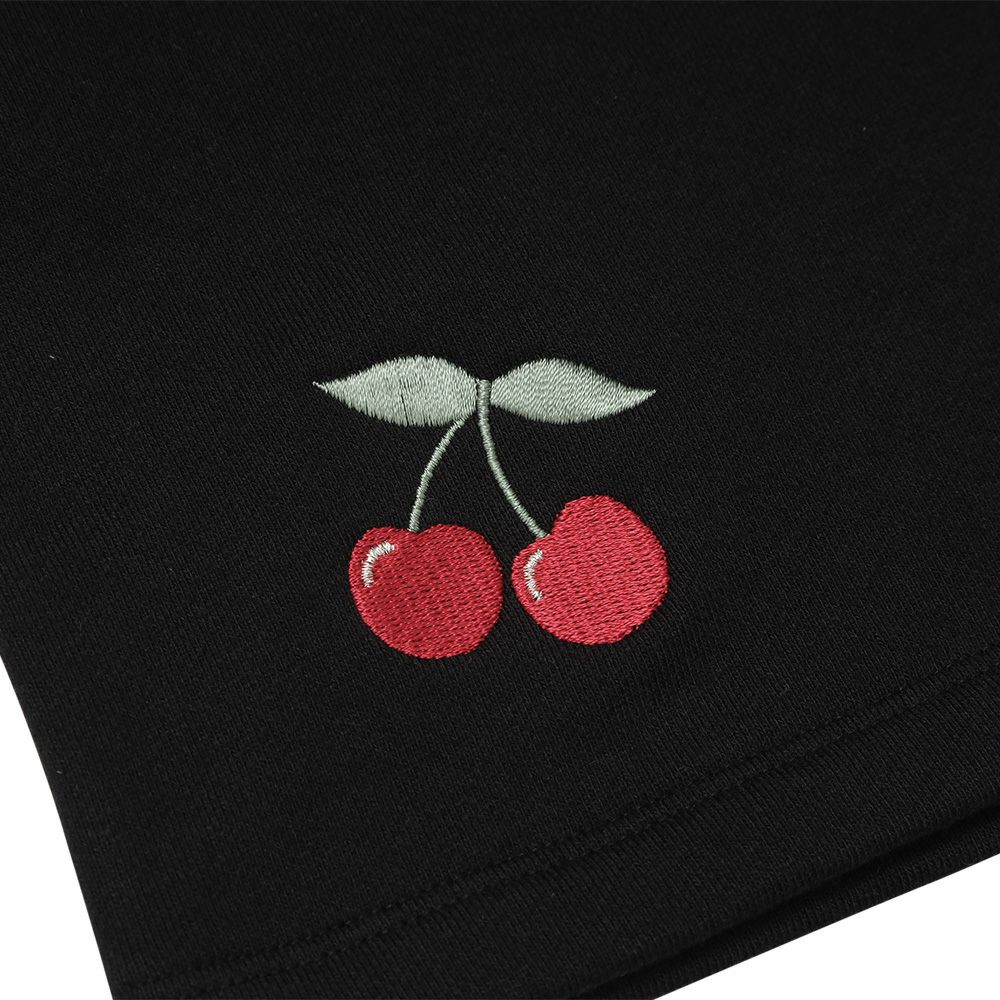 子供服 女の子 チェリー刺繍 重ね着風 飾りボタン 裏毛トレーナー ブラック(00) デザインポイント1
