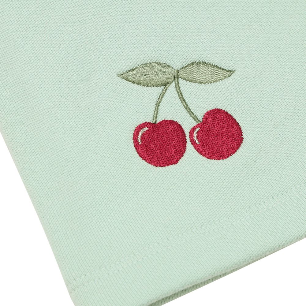 子供服 女の子 チェリー刺繍 重ね着風 飾りボタン 裏毛トレーナー グリーン(08) デザインポイント1