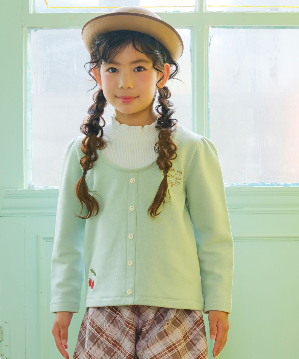 子供服 女の子 チェリー刺繍 重ね着風 飾りボタン 裏毛トレーナー グリーン(08) モデル画像アップ