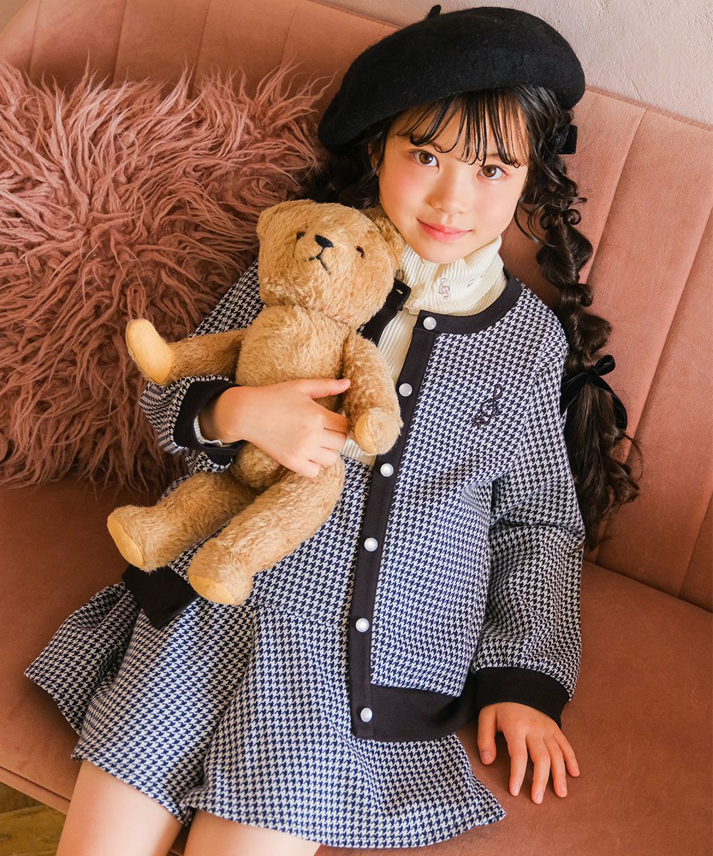 ベビー服 女の子 千鳥柄 音符刺繍 カーディガン ホワイト×ブラック(10) モデル画像1