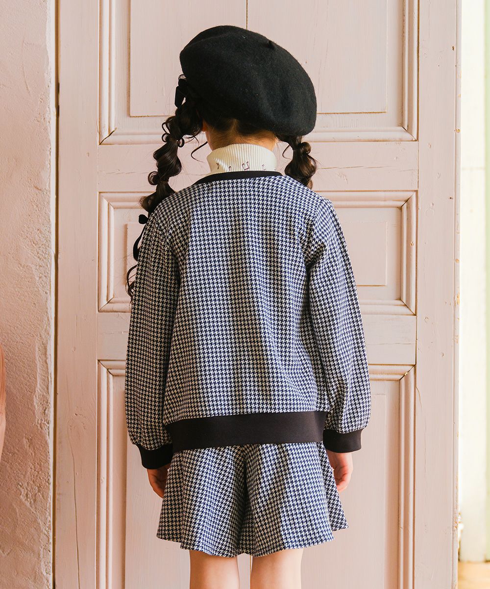 ベビー服 女の子 千鳥柄 音符刺繍 カーディガン ホワイト×ブラック(10) モデル画像2