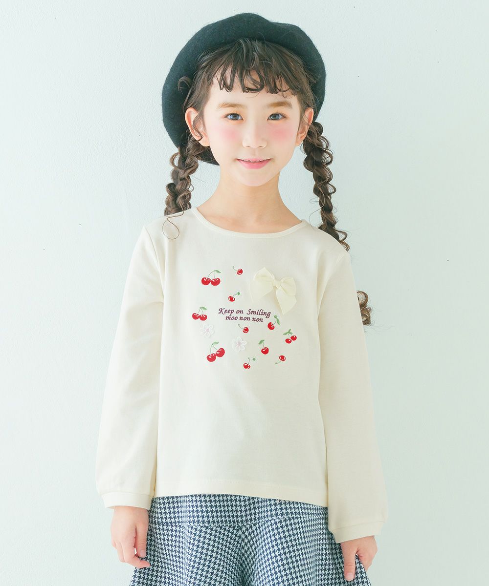 ベビー服 女の子 チェリー ロゴ刺繍 リボンつきTシャツ オフホワイト(11) モデル画像10