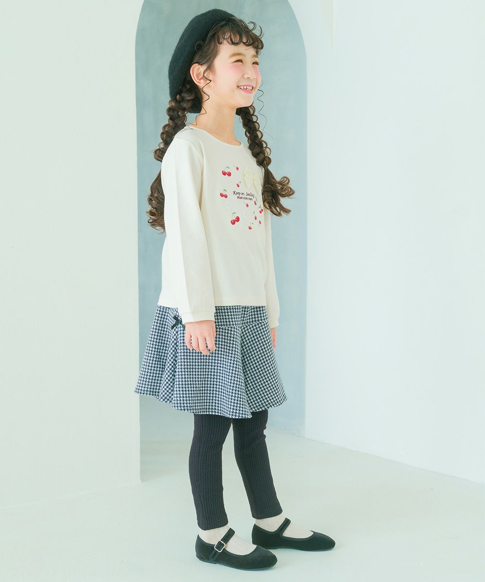 ベビー服 女の子 チェリー ロゴ刺繍 リボンつきTシャツ オフホワイト(11) モデル画像11