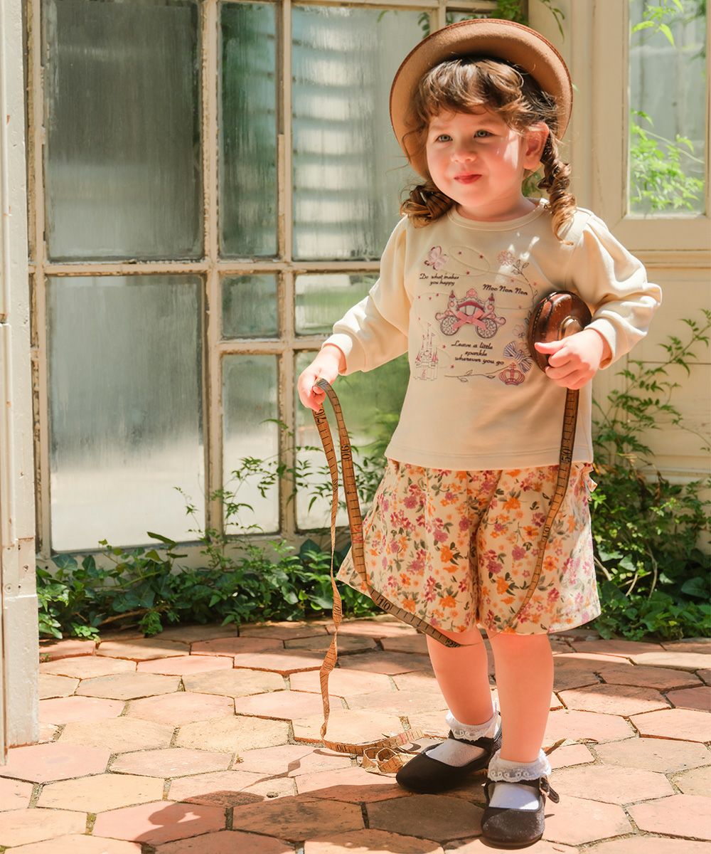 ベビー服 女の子 子ども服 キッズ 馬車 お城 ロゴ お花 刺繍 リボン 付き 裏毛 アイボリー(12) モデル画像全身