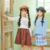 ベビー服 女の子 馬車 お城 ロゴ お花 刺繍 リボン付き 裏毛トレーナー ブルー(61) モデル画像2