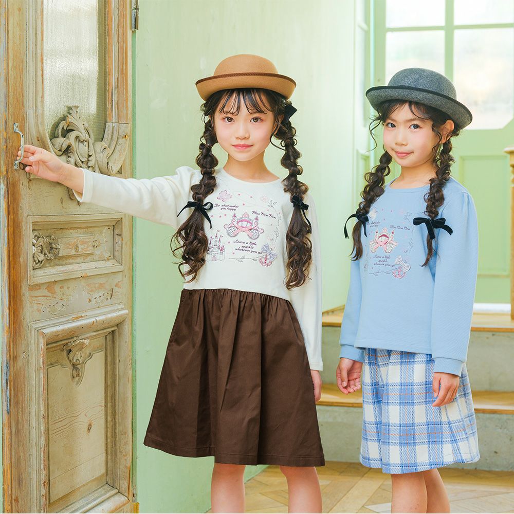 ベビー服 女の子 馬車 お城 ロゴ お花 刺繍 リボンつきドッキングワンピース オフホワイト(11) モデル画像全身