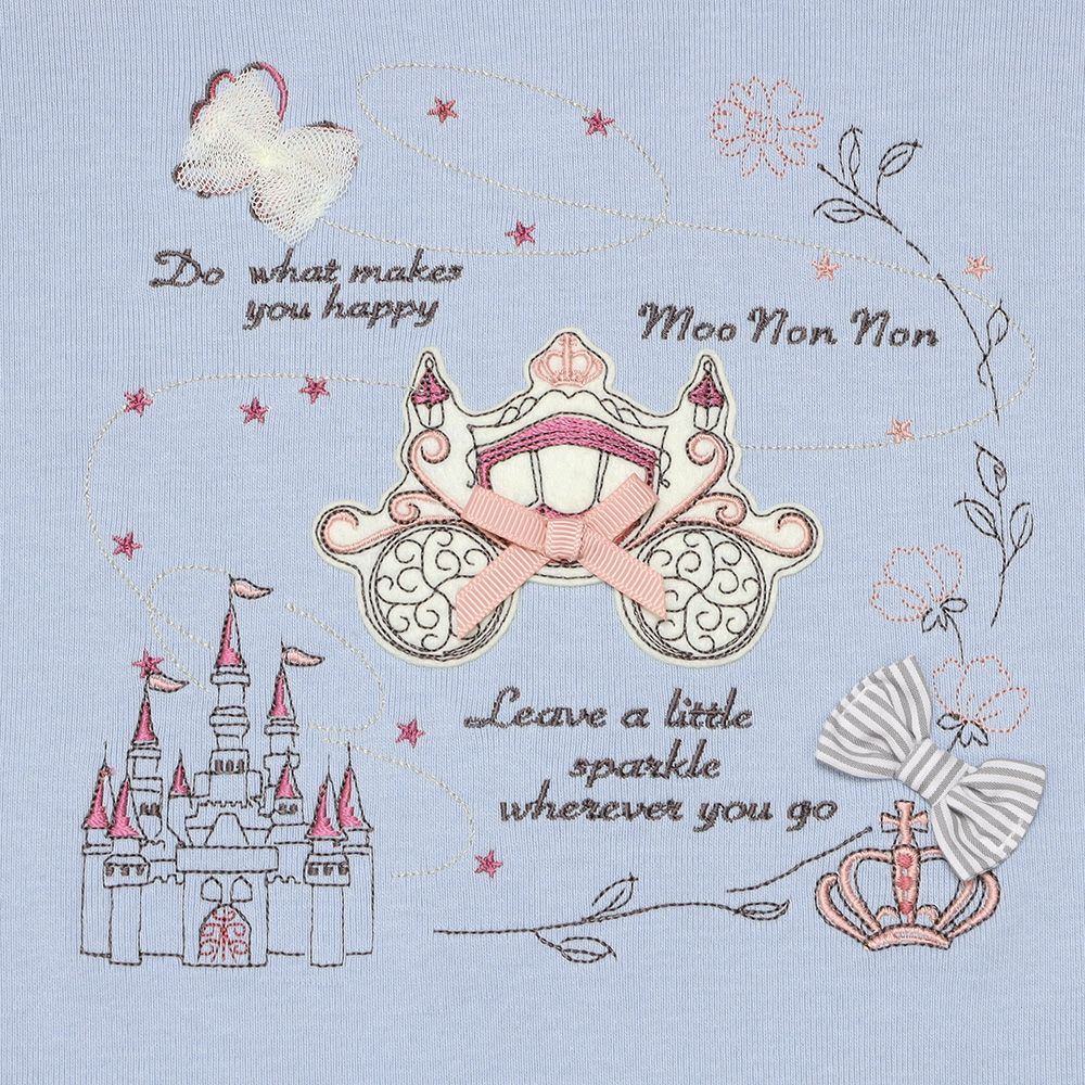 ベビー服 女の子 馬車 お城 ロゴ お花 刺繍 リボンつきドッキングワンピース ブルー(61) デザインポイント1