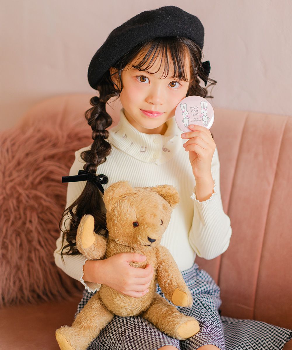 子供服 女の子 子ども服 こども キッズ ジュニア 音符刺繍 ボタン襟付き タートルネック リブ カットソー オフホワイト(11) モデル画像全身