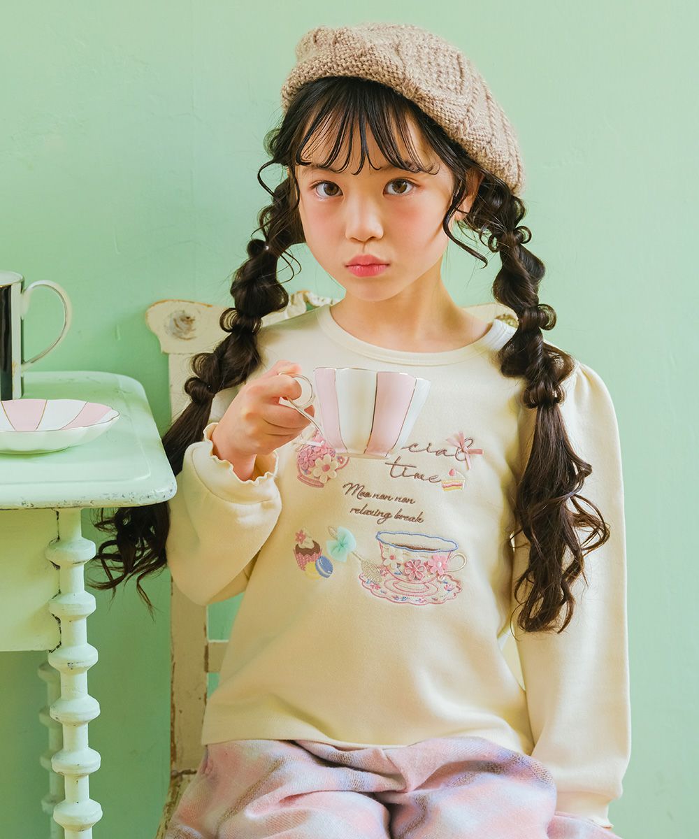 ベビー服 女の子 ティーカップ ロゴ刺繍 裏毛トレーナー アイボリー(12) モデル画像1