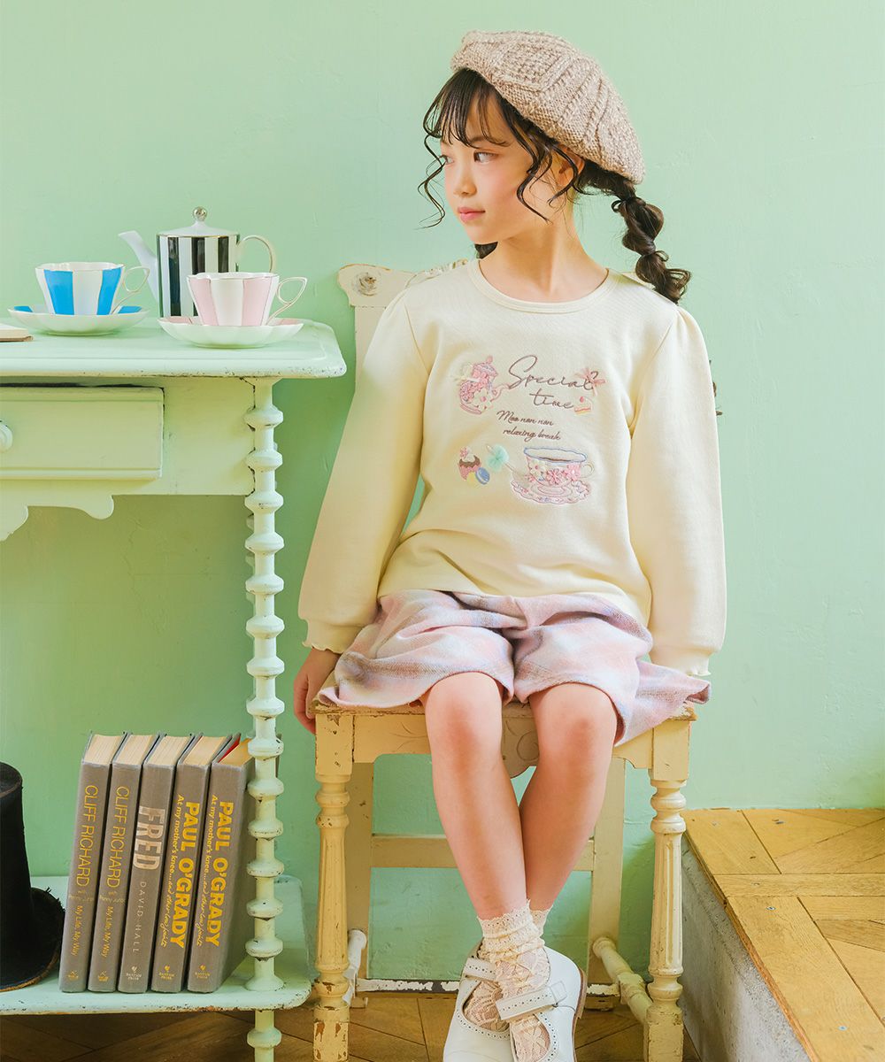 ベビー服 女の子 ティーカップ ロゴ刺繍 裏毛トレーナー アイボリー(12) モデル画像3