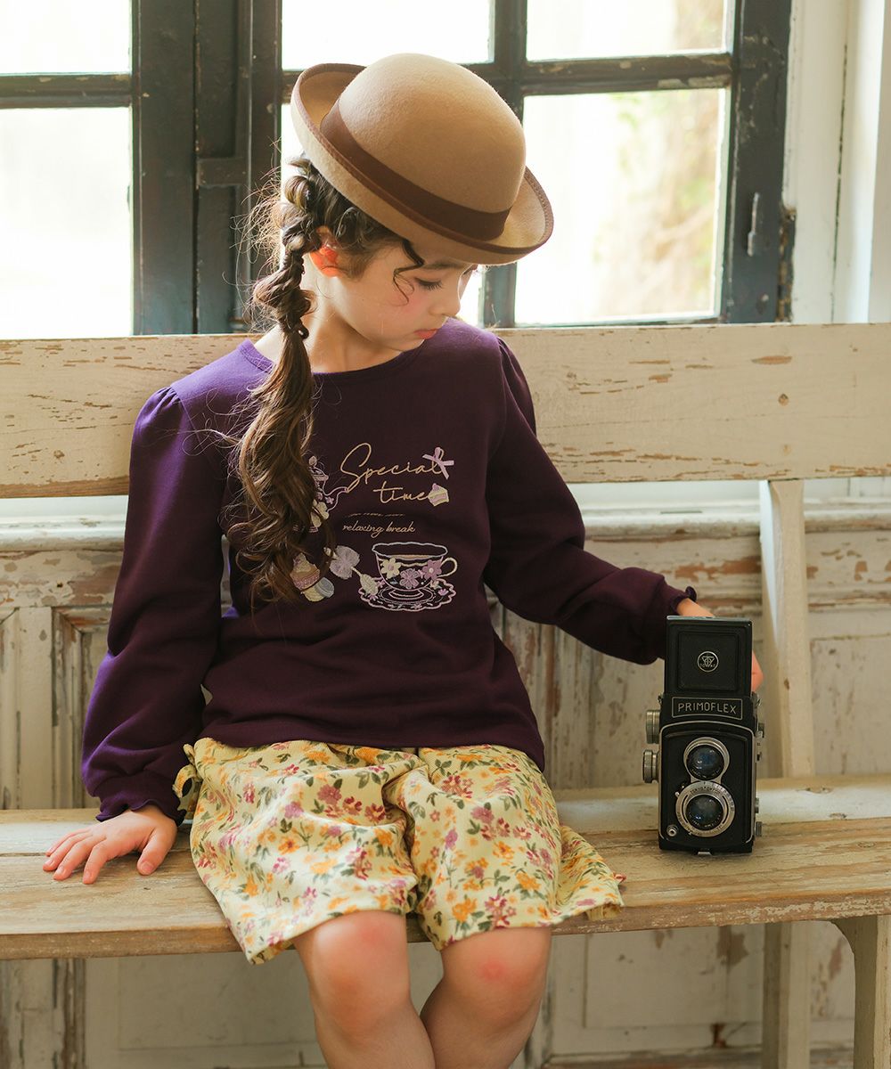 ベビー服 女の子 ティーカップ ロゴ刺繍 裏毛トレーナー パープル(91) モデル画像全身