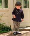 ベビー服 女の子 お花モチーフ付き Aライン 裏毛トレーナー ネイビー(06) モデル画像全身