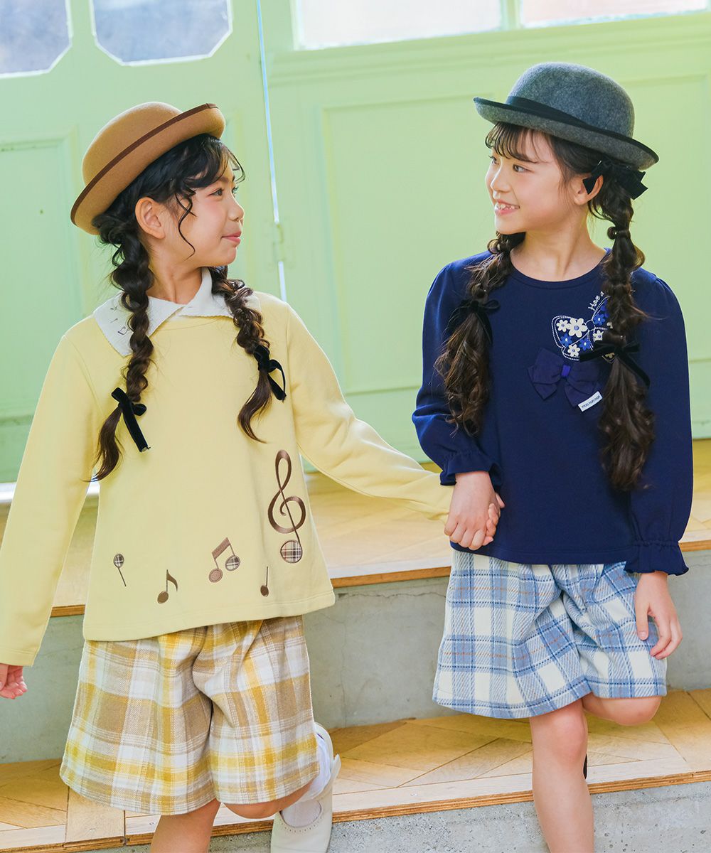 ベビー服 女の子 リボン刺繍 お花モチーフ付き 裏毛トレーナー ネイビー(06) モデル画像4
