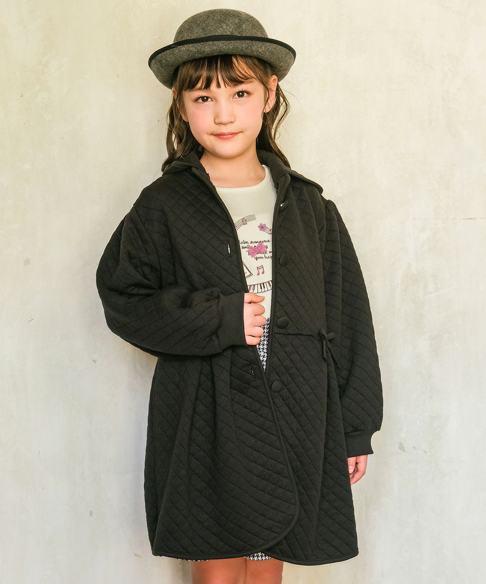 ベビー服 女の子 子ども服 こども キッズ ジュニア キルトニット くるみボタン リボン付き フード取り外し可能 ブラック(00) モデル画像アップ