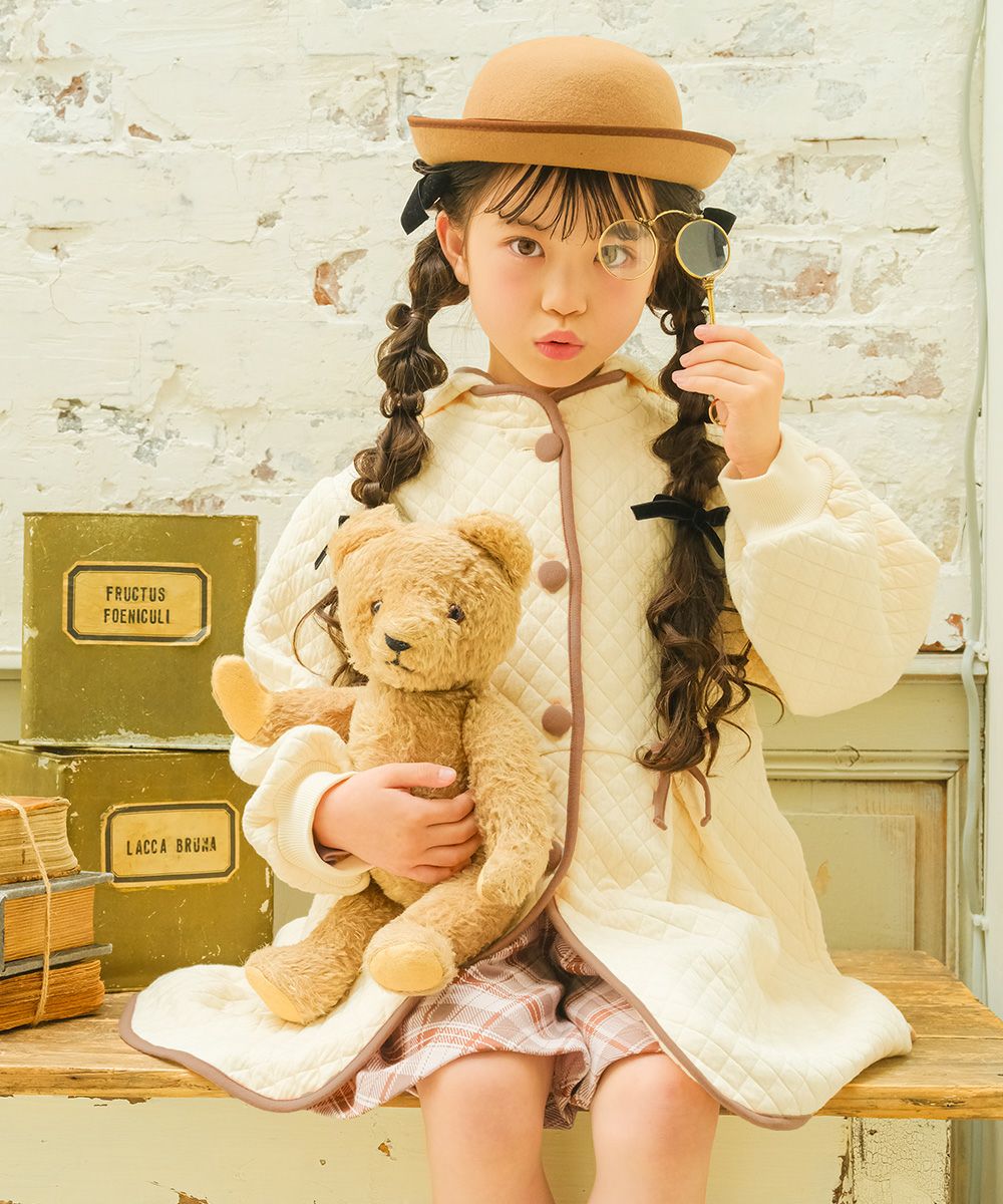 ベビー服 女の子 子ども服 こども キッズ ジュニア キルトニット くるみボタン リボン付き フード取り外し可能 アイボリー(12) モデル画像1