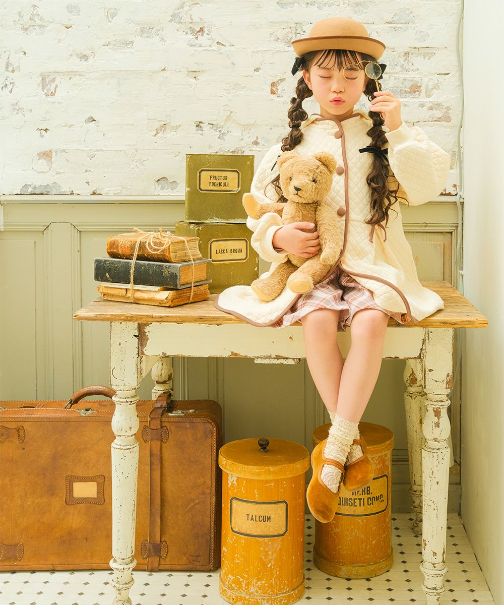 ベビー服 女の子 子ども服 こども キッズ ジュニア キルトニット くるみボタン リボン付き フード取り外し可能 アイボリー(12) モデル画像2