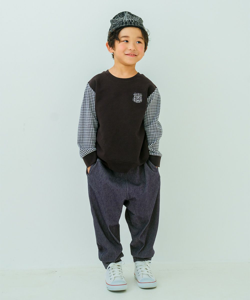 ベビー服 男の子 子ども服 こども服 キッズ 千鳥柄 ロゴ ワッペン 長そで 裏毛 ホワイト×ブラック(10) モデル画像全身