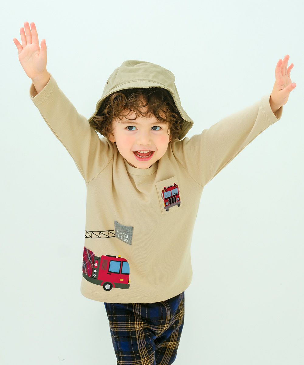 ベビー服 男の子 はたらく車ワッペンつき Tシャツ ベージュ(51) モデル画像アップ