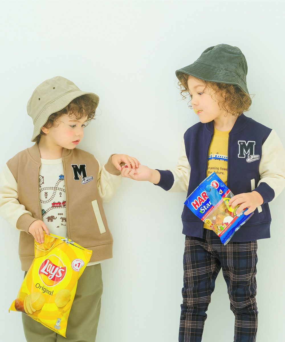 ベビー服 男の子 ロゴ 電車ワッペン ジップアップ 裏毛ジャケット ネイビー(06) モデル画像2