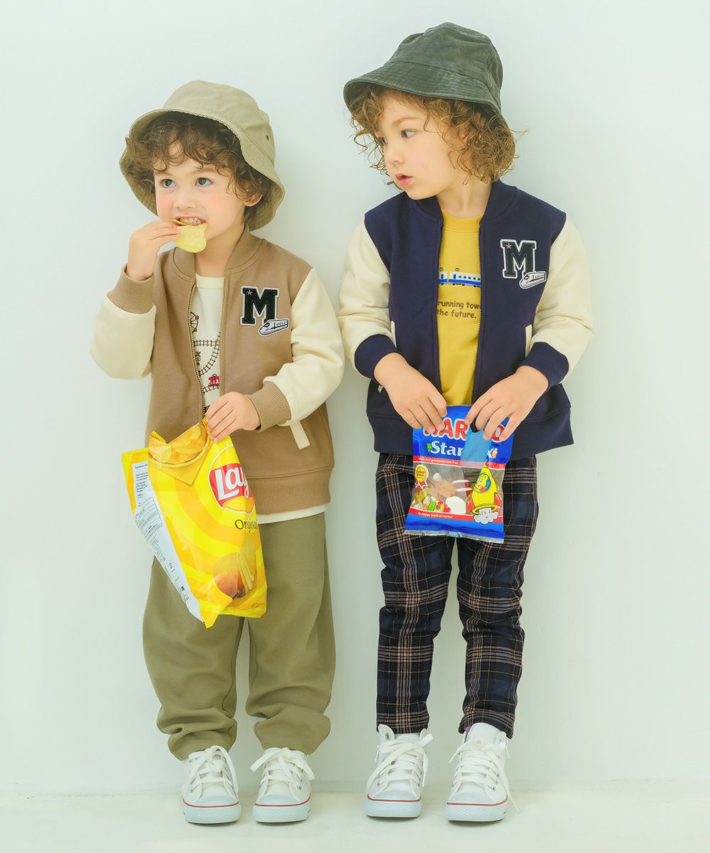 ベビー服 男の子 ロゴ 電車ワッペン ジップアップ 裏毛ジャケット ベージュ(51) モデル画像3