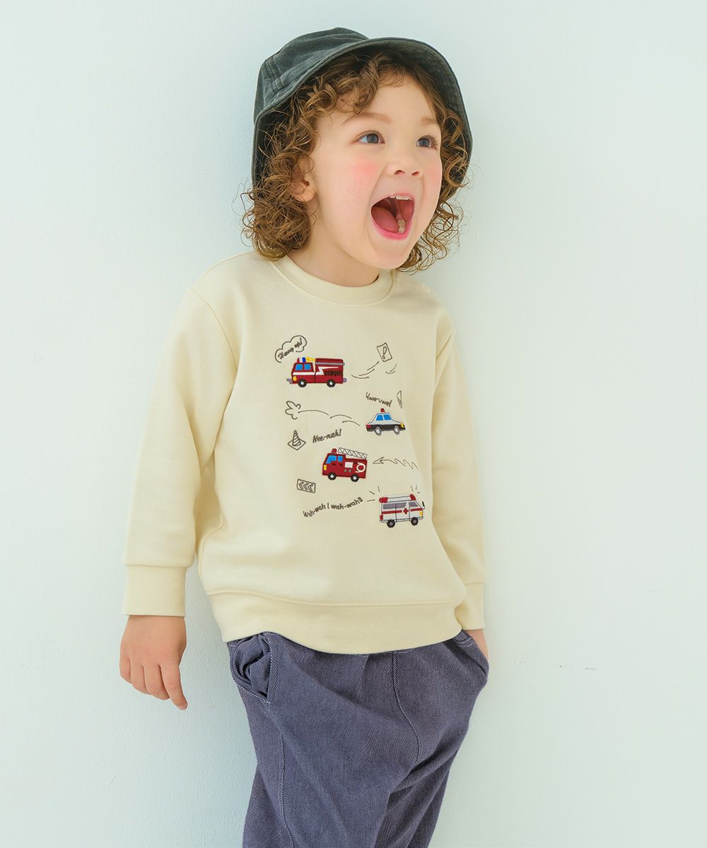 ベビー服 男の子 はたらく車ワッペン裏毛トレーナー アイボリー(12) モデル画像アップ