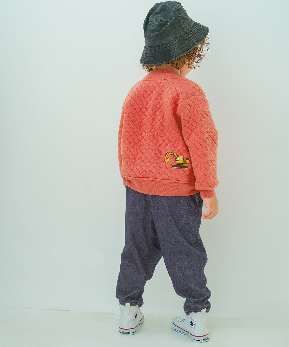 ベビー服 男の子 はたらく車ワッペン キルトニットジャケット オレンジ(07) モデル画像全身