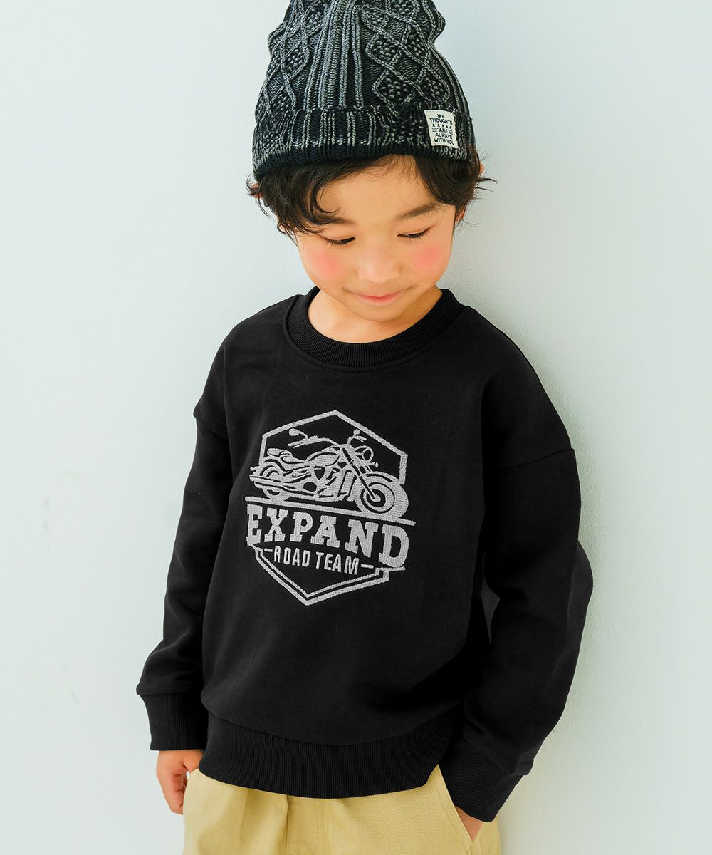 子供服 男の子 バイク ロゴ 乗り物刺繍 ドロップ袖 裏毛トレーナー ブラック(00) モデル画像全身