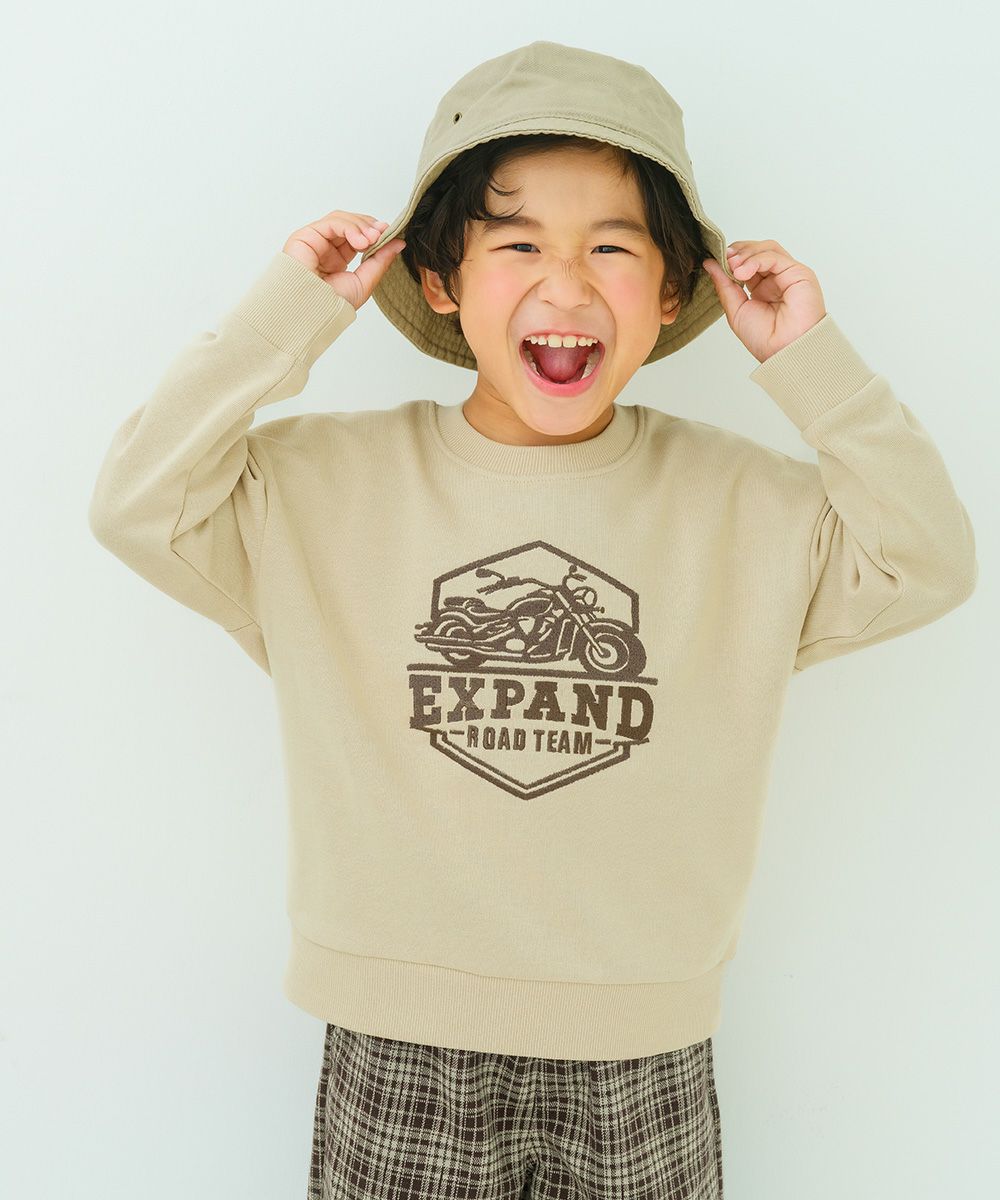 子供服 男の子 バイク ロゴ 乗り物刺繍 ドロップ袖 裏毛トレーナー ベージュ(51) モデル画像アップ